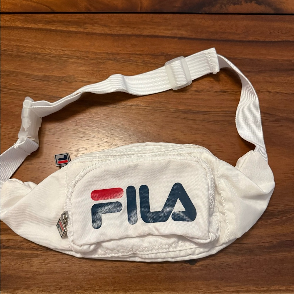•• FILA Fanny Pack •• - Picture 4 of 5